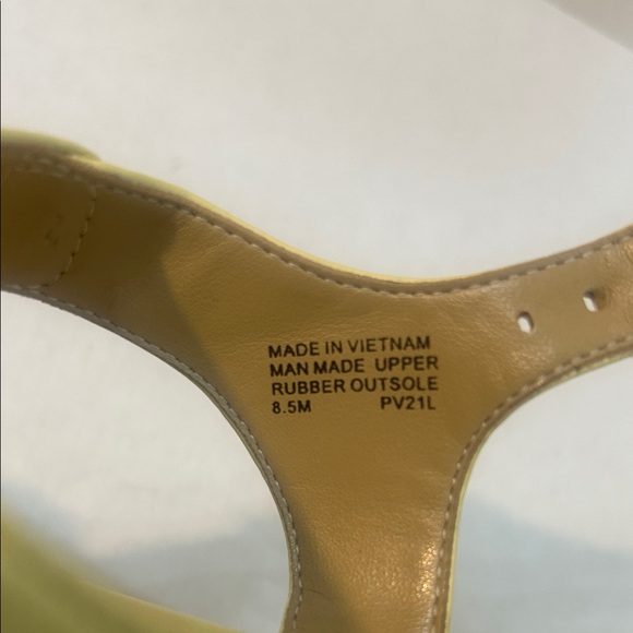 Michael Kors Lemon Sandals with Gold Logo - Picture 7 of 8